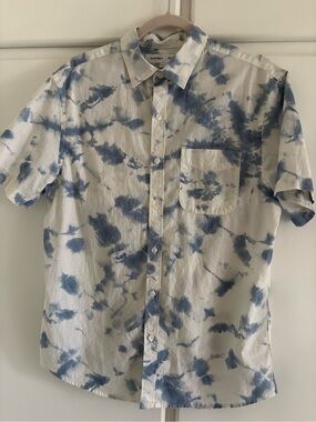 Old Navy Men's White and Blue Tie-Dye Short Sleeve Button-Down Shirt